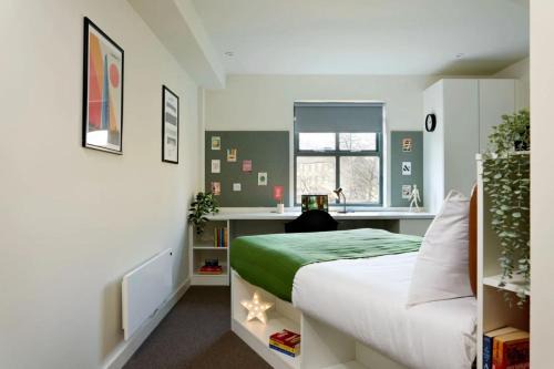 Huddersfield Apartment | For Students Only - Snow Island in Huddersfield