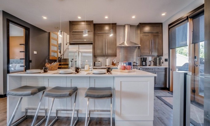 Northeast Edmonton House | Forest – Bright & Stylish Home w/King Bed + AC