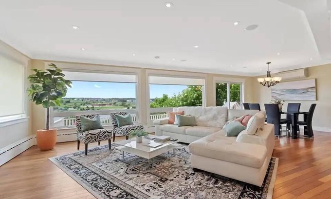 Quidi Vidi Apartment | Forest House | QV Lake View | Parking