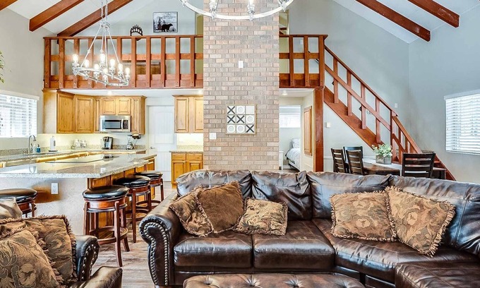 Heber House | Forest Lakes Chalet - Fire pit🔥 On the rim~ hiking🥾 & riding trails🚵‍♂️ nearby lakes