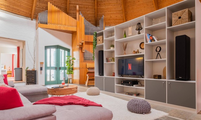 Kelheim Condo | formerly. Church + pastor's apartment for up to 18 people, garden, terrace, BBQ