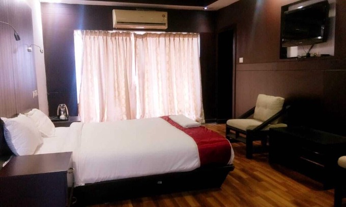Kumbalam Resort | Fortuna River Banks