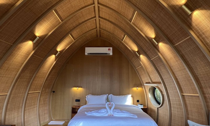 Lubok Buaya Hotel | Found Mansion