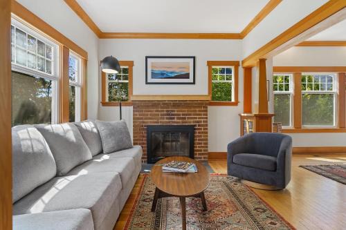 Columbia House | Fountain District Craftsman