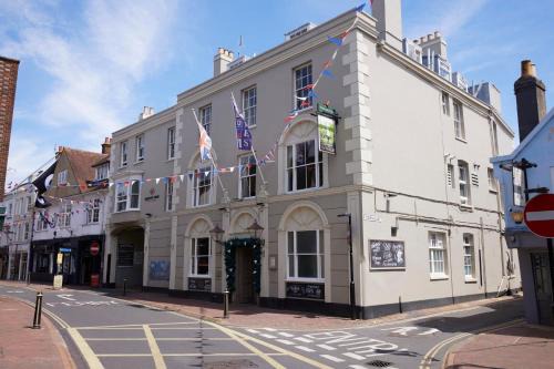 Cowes Hotel | Fountain Inn by Greene King Inns