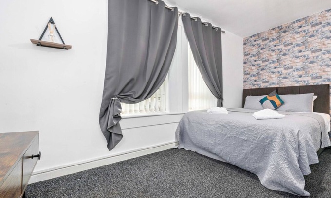 Airdrie Apartment | Four bedroom 1st floor apartment in Airdrie