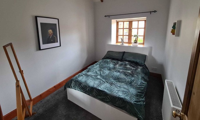 Dalqueich Cottage | Four bedroom cottage near Loch Leven with hot tub