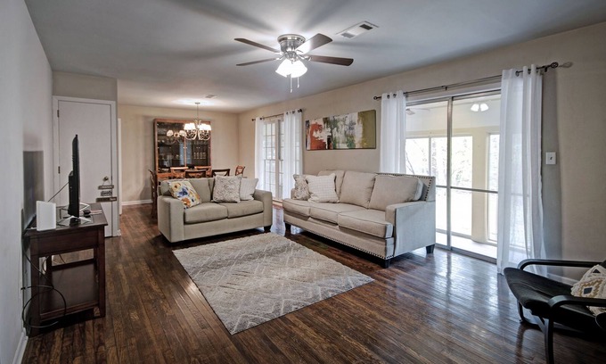 Jackson House | Four Bedroom House Retreat in the Heart of Jackson