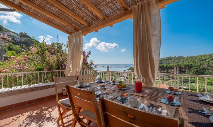 Fetovaia Apartment | Four-room flat Montecristo