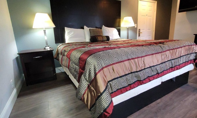 Castleton-on-Hudson Hotel | Four Season Motel