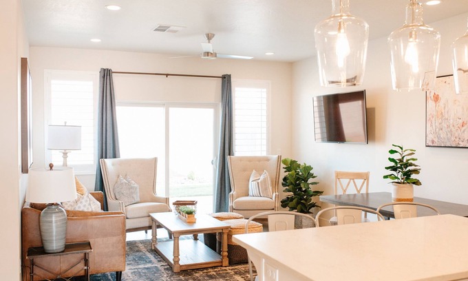 Washington Fields House | Four Seasons – A Relaxing Escape Year-Round! Beat the heat w/Pool!