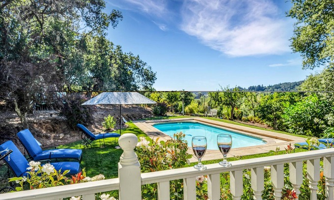 Healdsburg House | Four Sisters Escape sleeps 10, Healdsburg pool