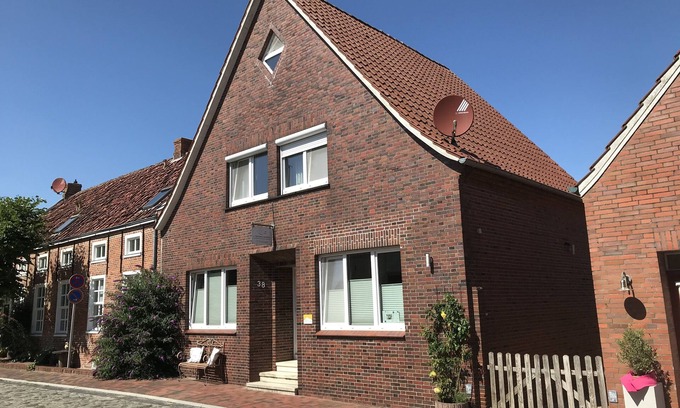 Ditzum House | Four stars at the harbor: Modern renovated fisherman's house directly at the Ditzumer harbor