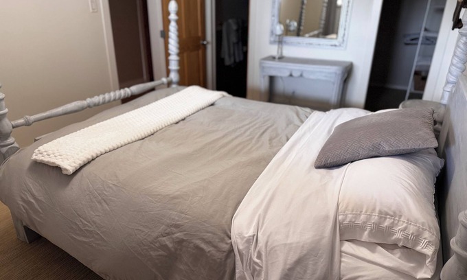 Smithers Apartment | Fox & Fern 2 BR 2 BA Main St. Gem