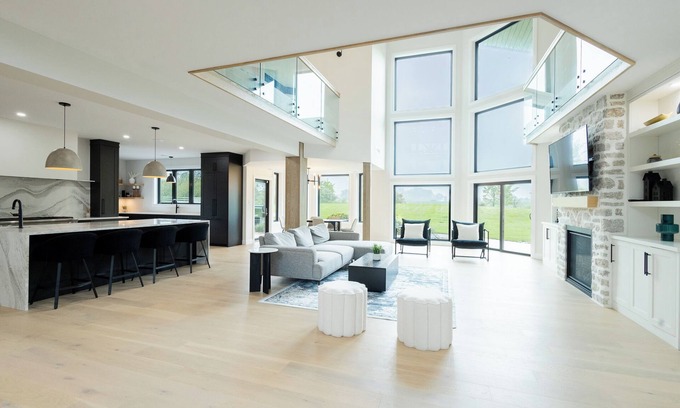 Huron East House | FOXFIELD ESTATE- LUXURY 7 BR COTTAGE WITH INDOOR POOL AND GAMES ROOM