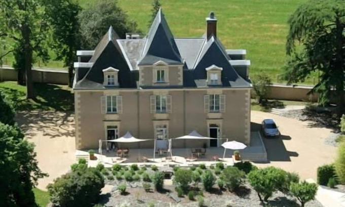 Rouffignac-Saint-Cernin-de-Reilhac Hotel | Le Manoir des Cèdres