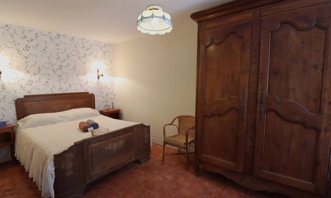 Treigny Other | Room rental Bienvenue chez Mémé Chambre de Maurice