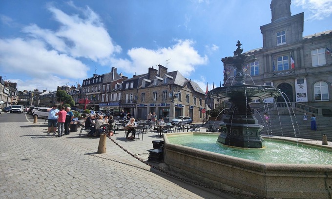 Villedieu-les-Poeles Apartment | L'Écrin 1-bedroom apartment