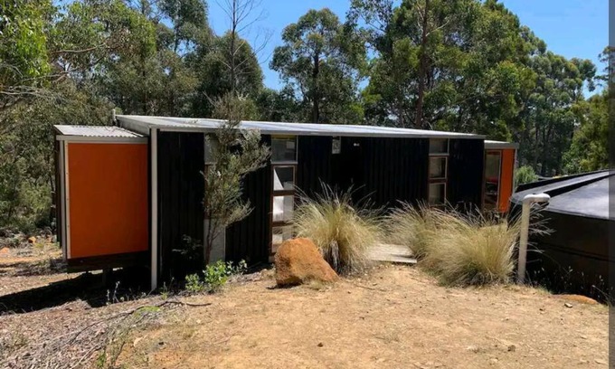 Adventure Bay House | Francis Lane Tiny Studio