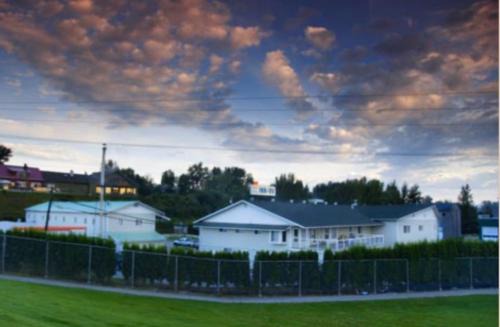 Quesnel Hotel | Fraser Bridge Inn