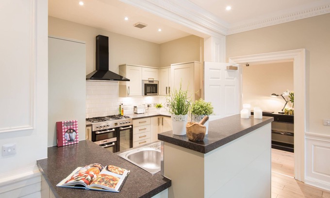 New Town Cottage | Frederick Street Apartment - sleeps 11 guests in 5 bedrooms