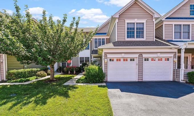 Ocean View House | FREE DAILY ACTIVITIES! “BEST LOCATION! With ALL NEW POND VIEW SUN ROOM and 2nd STORY DECK! Whole house refreshed for 2025