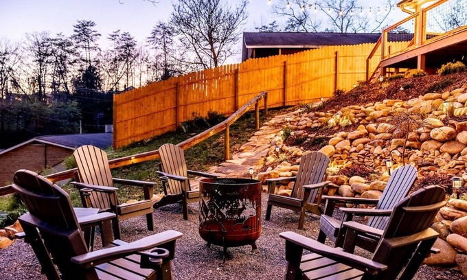 Gatlinburg - Pigeon Forge Cabin | Free Dollywood Tix/DogFriendly/2Min2Parkway/Loaded