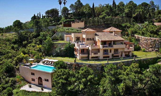 Benahavis Villa | FREE €650 Daily Lux Pack - 7-Bedroom Luxury Estate, Heated Pool, Amazing Views