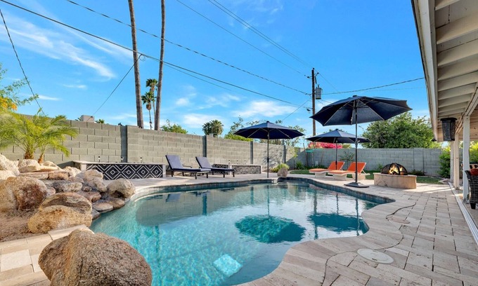 Park Scottsdale One House | FREE GOLF! Easy Freeway Access, Near Old Town, Private Heated Pool (NO Extra Fee), Dog Friendly!