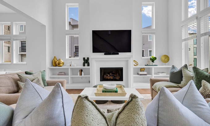 West End House | FREE NIGHT DEAL! DOWNTOWN LUXURY! ONLY 2MI TO BROADWAY! #1 of 5 HOMES IN A ROW!