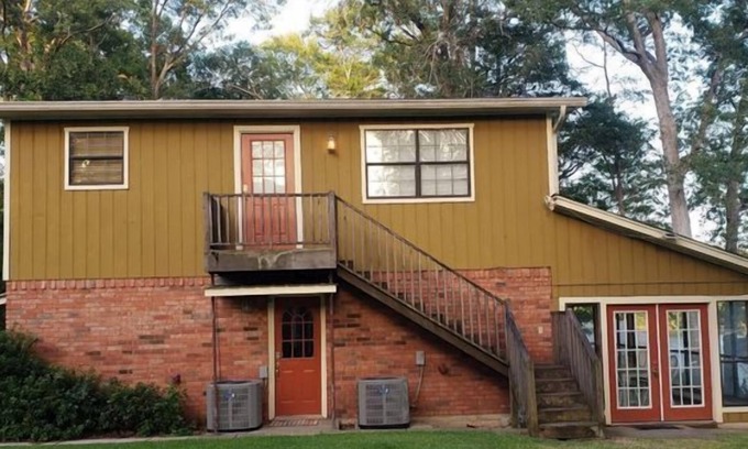 Hemphill Apartment | Free night! Weekday Special located directly on Toledo Bend Lake