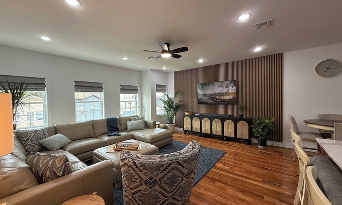 Constable Hook House | FREE Parking. Modern NEW 3br/2ba house in Bayonne, NJ. Minutes to NYC