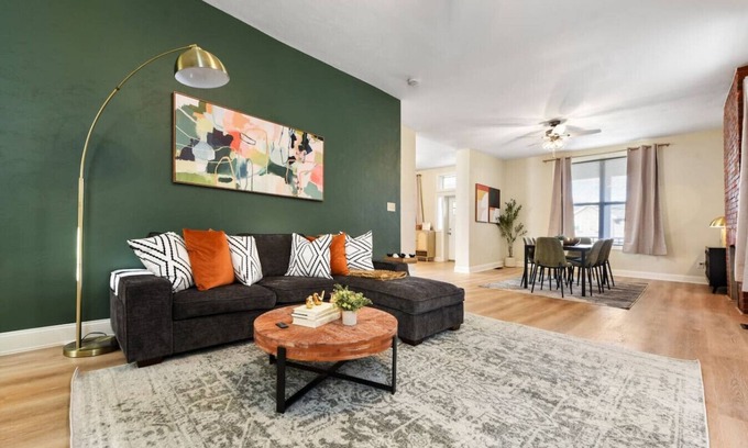 Larimer House | Free Parking+Pet Friendly+6BR+5 Min From Bakery Sq