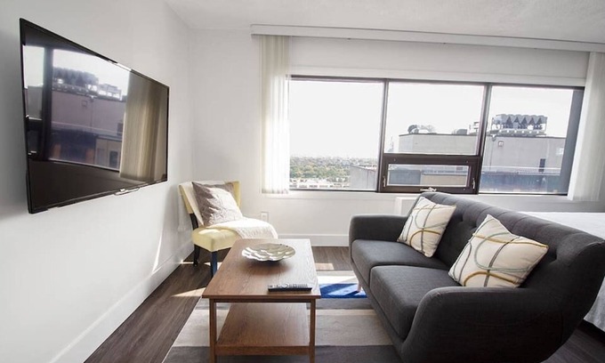 Downtown Winnipeg Apartment | Free Parking & Wi-Fi! Downtown Studio Suite