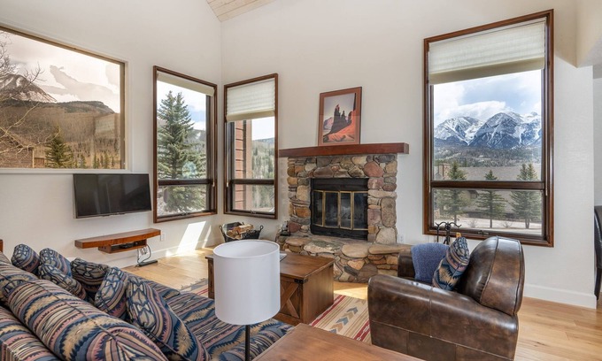 Purgatory House | Free Ski Shuttle, Cozy Condo, Hot Tub, Pool!
