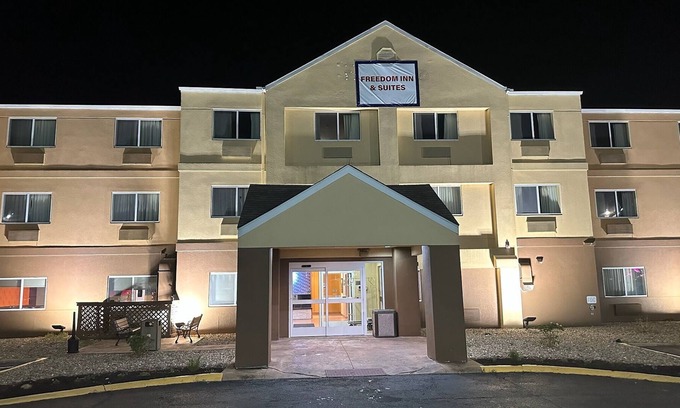 Springfield Hotel | Freedom Inn & Suites