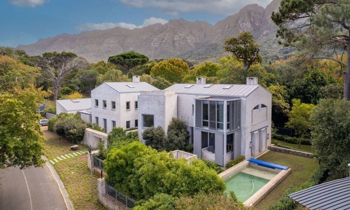 Cape Town City Centre Villa | French Elegance in Bishopscourt