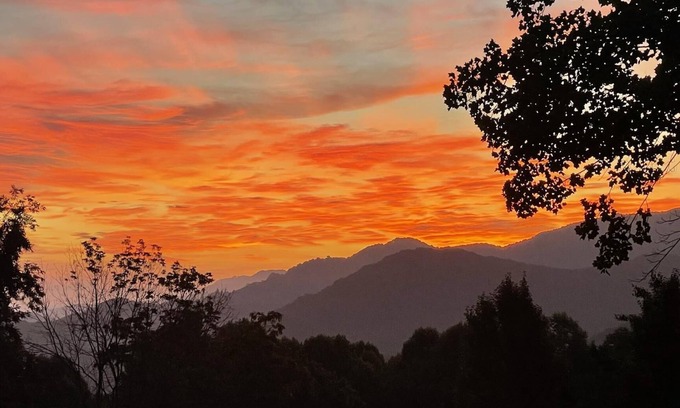 Waynesville House | Fresh renovations & beautiful mountain views! Dog friendly, large fenced yard!