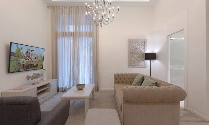 Centro Apartment | Fresh Velazquez Apartment B