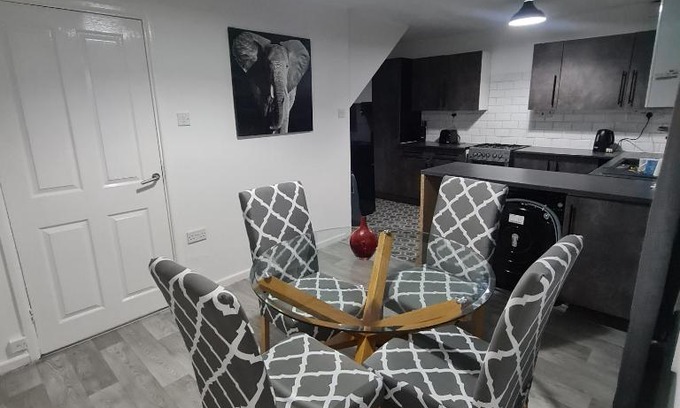 Donnington House | Freshen-Up Stays