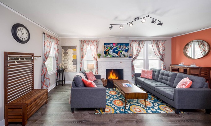 Hood River House | Freshly Remodeled 2 Bedroom Private House in Central Hood River. License # 715