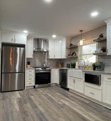 Westwood House | Freshly-remodeled, dog-friendly Westwood charmer!