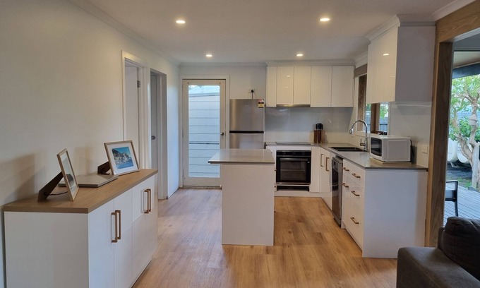Corinella House | Freshly renovated interior, only a short walk to boat ramp & Fig & The Bay Cafe