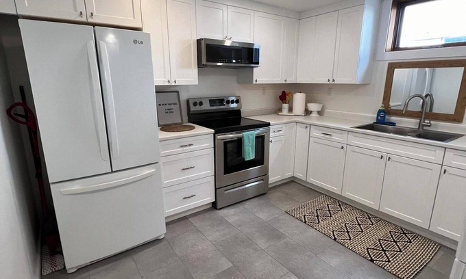East Hill House | Freshly Renovated Two Bedroom Basement Suite in Quiet Neighborhood