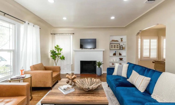 Roosevelt House | Fresno House | Free Disney+ | 2 miles to Airport