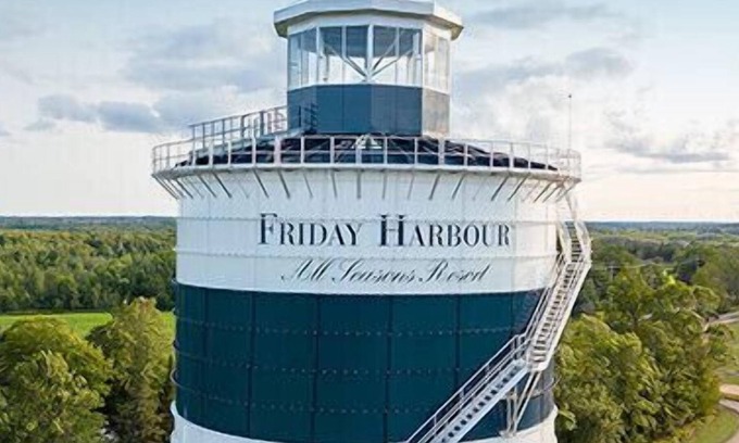 Innisfil Condo | Friday Harbour Gem