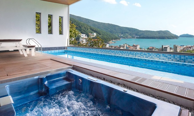 Irun-myeon Hotel | Friemily Pool Villa & Hotel