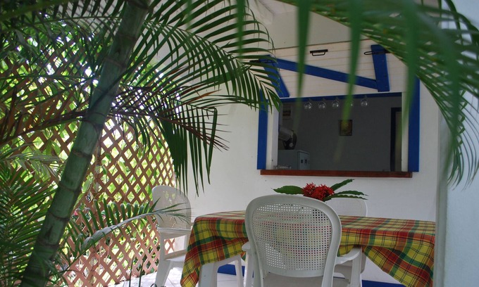 Douville Cottage | Friendly cottage in tropical garden