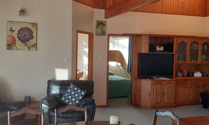 Raukawa House | Friendly Rural Retreat