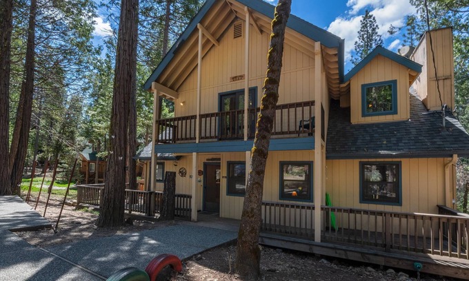 North Wawona House | Friends Lodge